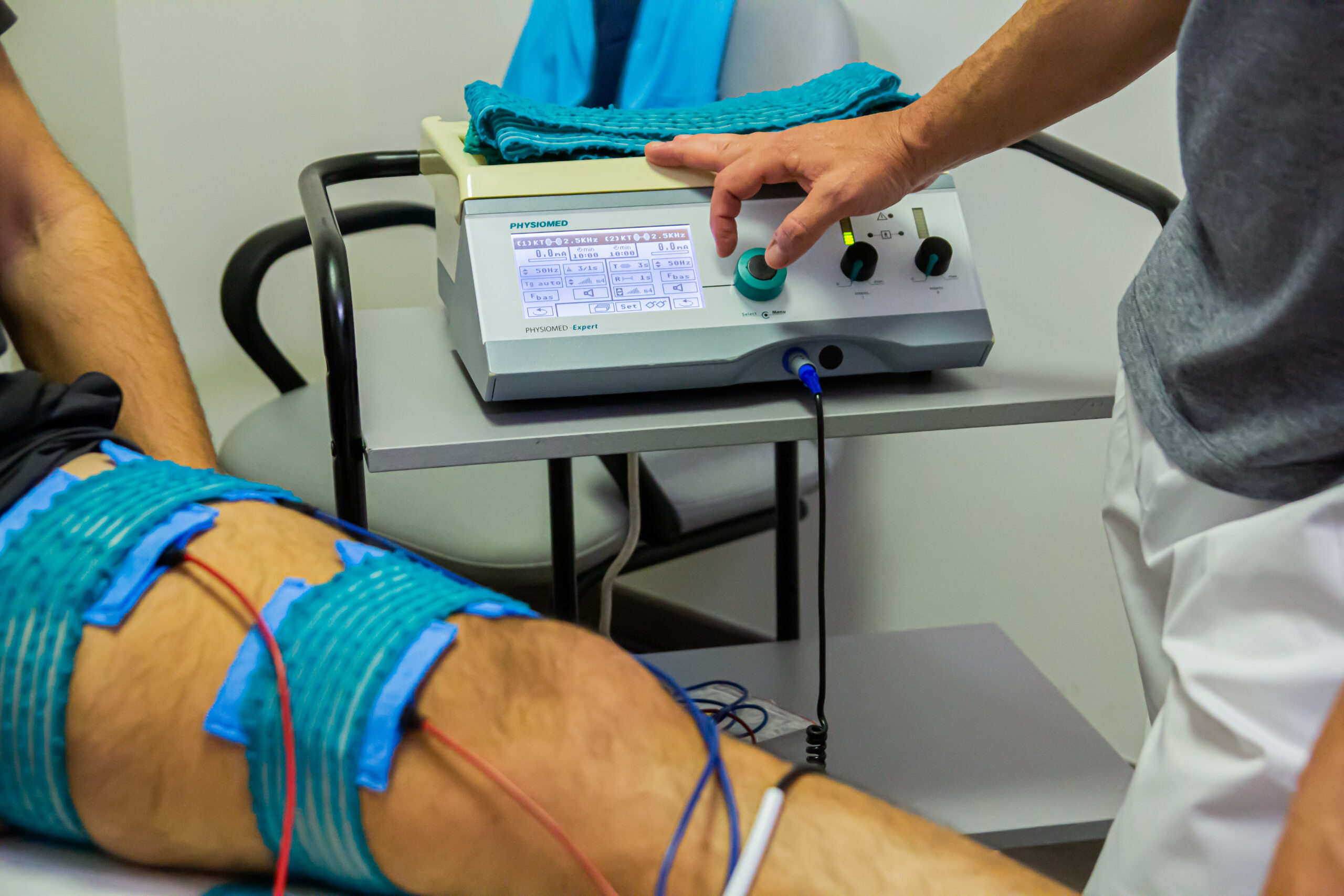 Fisioterapeuta realizando un tratamiento